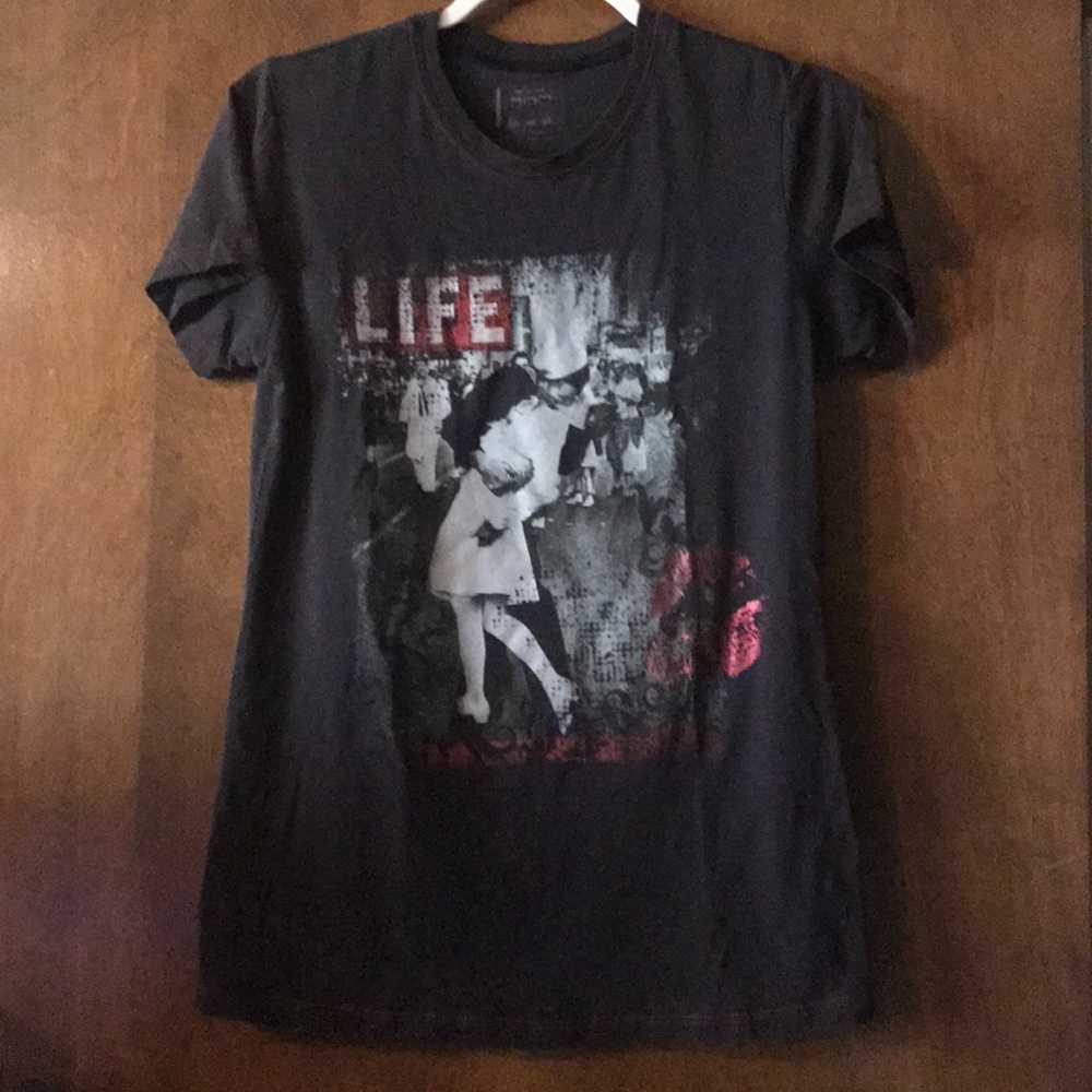 Life Photo V-J in Times Square Collage Black Tee